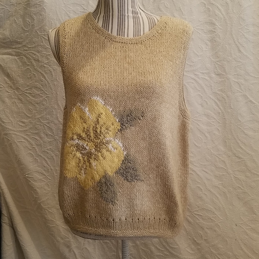 Liz Clairborne Knit sleeveless sweater size PM Tan